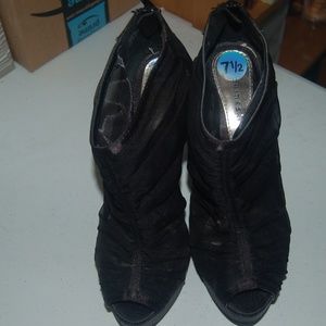 CHINESE LAUNDRY ZIP UP PLATFORMS